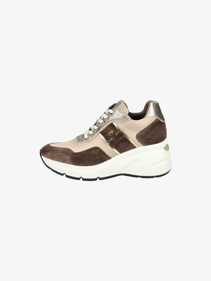 Sneakers with a brown suede and light pink leather upper, metallic accents, and a thick white rubber sole. Features lace-up front and logo detail.
