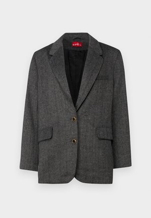 Szary żakiet w jodełkę z dwoma przednimi kieszeniami i złotymi guzikami. Wycięte klapy i czarna podszewka dopełniają strukturalny design.