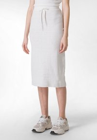 Unausgewählt, white