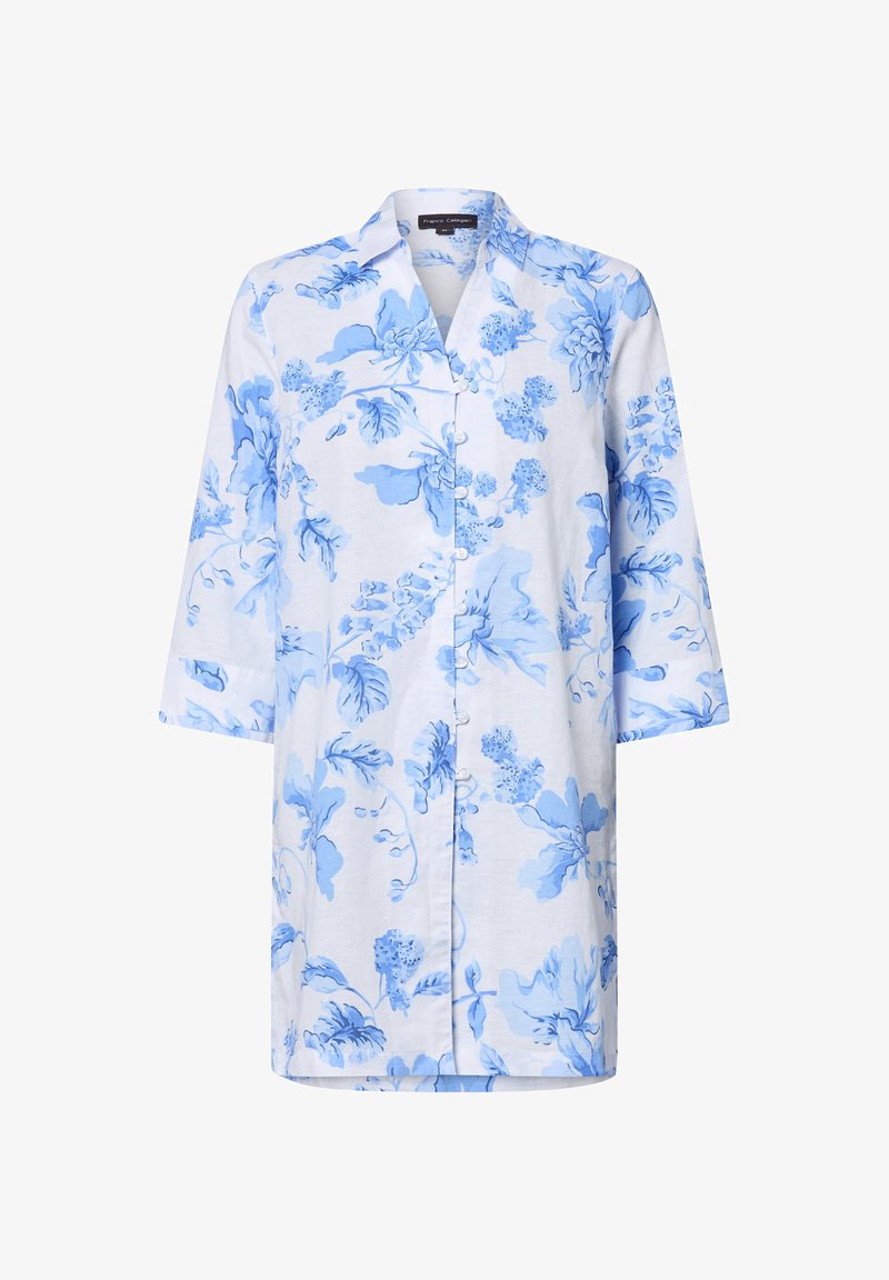 Blauw bloemenpatroon shirt van lichtgewicht stof met een kraag, driekwart mouwen en knoopsluiting, met verschillende tinten blauw.