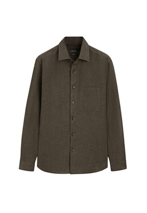 Donkergroen overhemd met lange mouwen, knoopsluiting, voorzak op de borst en klassieke kraag, weergegeven tegen een witte achtergrond.