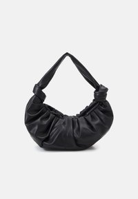 Czarna skórzana torba o zaokrąglonym, marszczonym kształcie z supełkowaną rączką. Gładka faktura z subtelnymi detalami szwów.