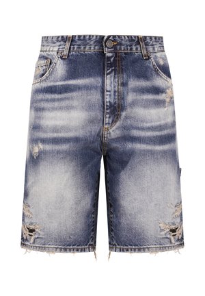 Siniset farkkushortsit, joissa on haalistettu pesu ja kulutuskohdat edessä, valjaiden aukot, etutaskut ja nappisuljenta.