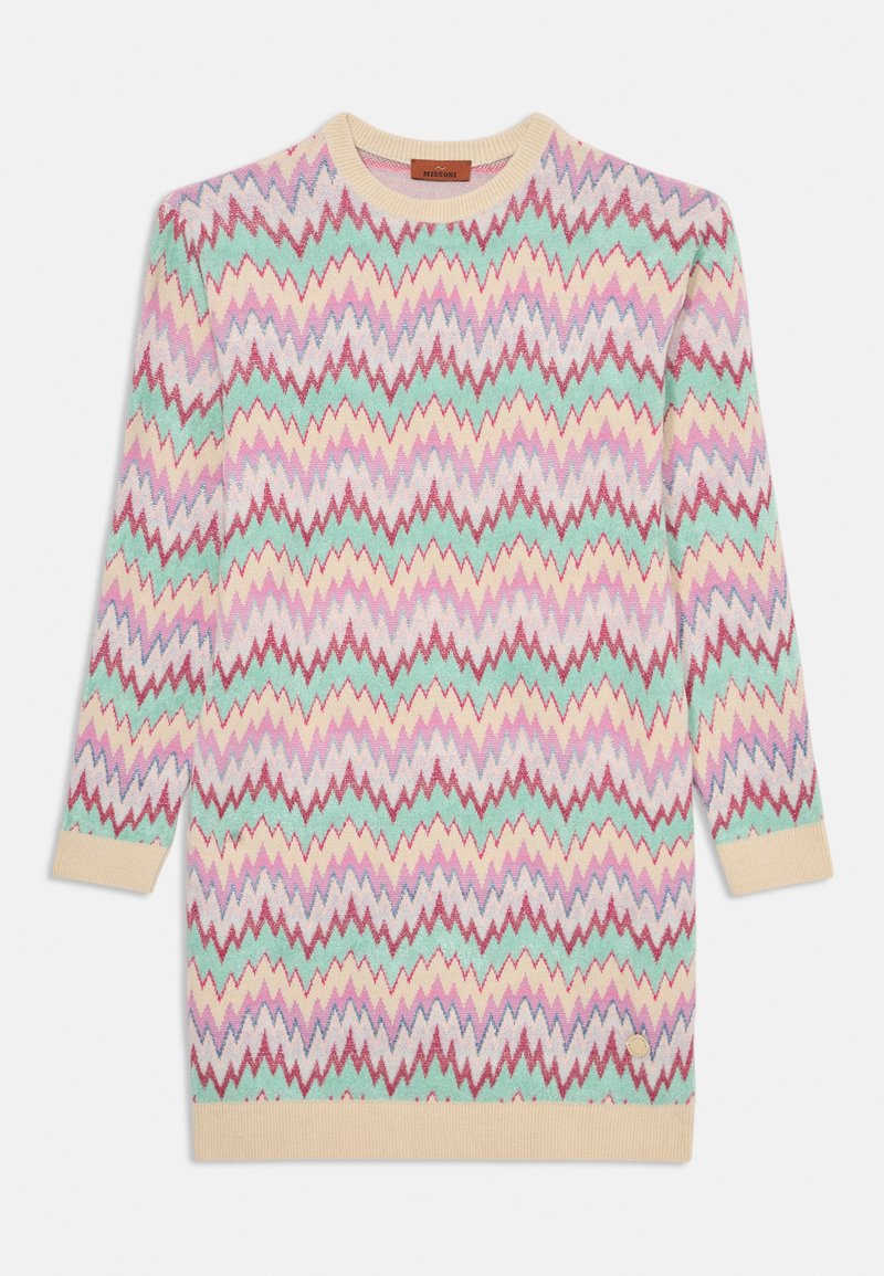 Adīts kleita ar ķīļveida rakstu pasteļa krāsās: piparmētru zaļa, rozā, krēma un bordo. Ar apaļu kakla izgriezumu un ribotām piedurknēm.