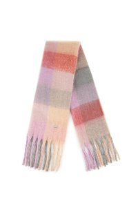 Miękki, w kratę szalik w pastelowych kolorach z frędzlami na krawędziach, zawierający odcienie różu, fioletu, szarości i czerwieni, wykonany z przytulnej mieszanki wełny.