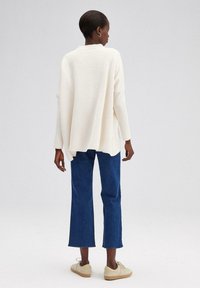 Touché Privé DROP SHOULDER - Stickad tröja - ecru
