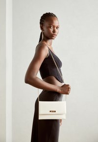 Anna Field Pikkulaukku -  off-white