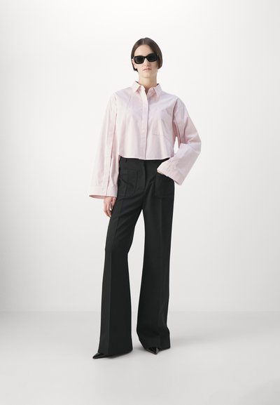 Victoria Beckham BUTTONED SLEEVE CROPPED SHIRT - Paitapusero - rose quartz