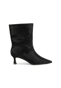 Stivale alla caviglia nero con punta affilata, realizzato in materiale a rete testurizzata, dotato di tacco kitten e un design minimalista.