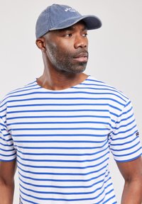 Armor lux DOËLAN MARINIÈRE - T-shirt print - blanc/etoile