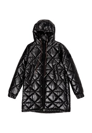 Chaqueta acolchada negra con capucha, con cremallera frontal, cordones, puños elásticos y dos bolsillos laterales. Textura suave y brillante.