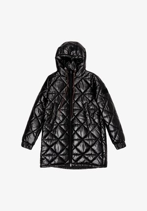 Chaqueta acolchada negra con capucha, con cremallera frontal, cordones, puños elásticos y dos bolsillos laterales. Textura suave y brillante.