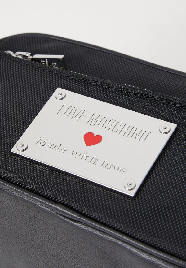 TRAVEL - Wash bag - nero4