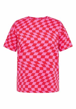 T-shirt manches courtes avec col rond, motif à carreaux ondulés rouge et rose sur fond blanc.