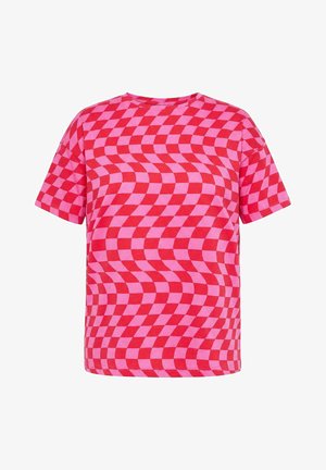 Kurzärmeliges T-Shirt mit Rundhalsausschnitt und einem rot-rosa wellenförmigen Schachbrettmuster auf weißem Hintergrund.