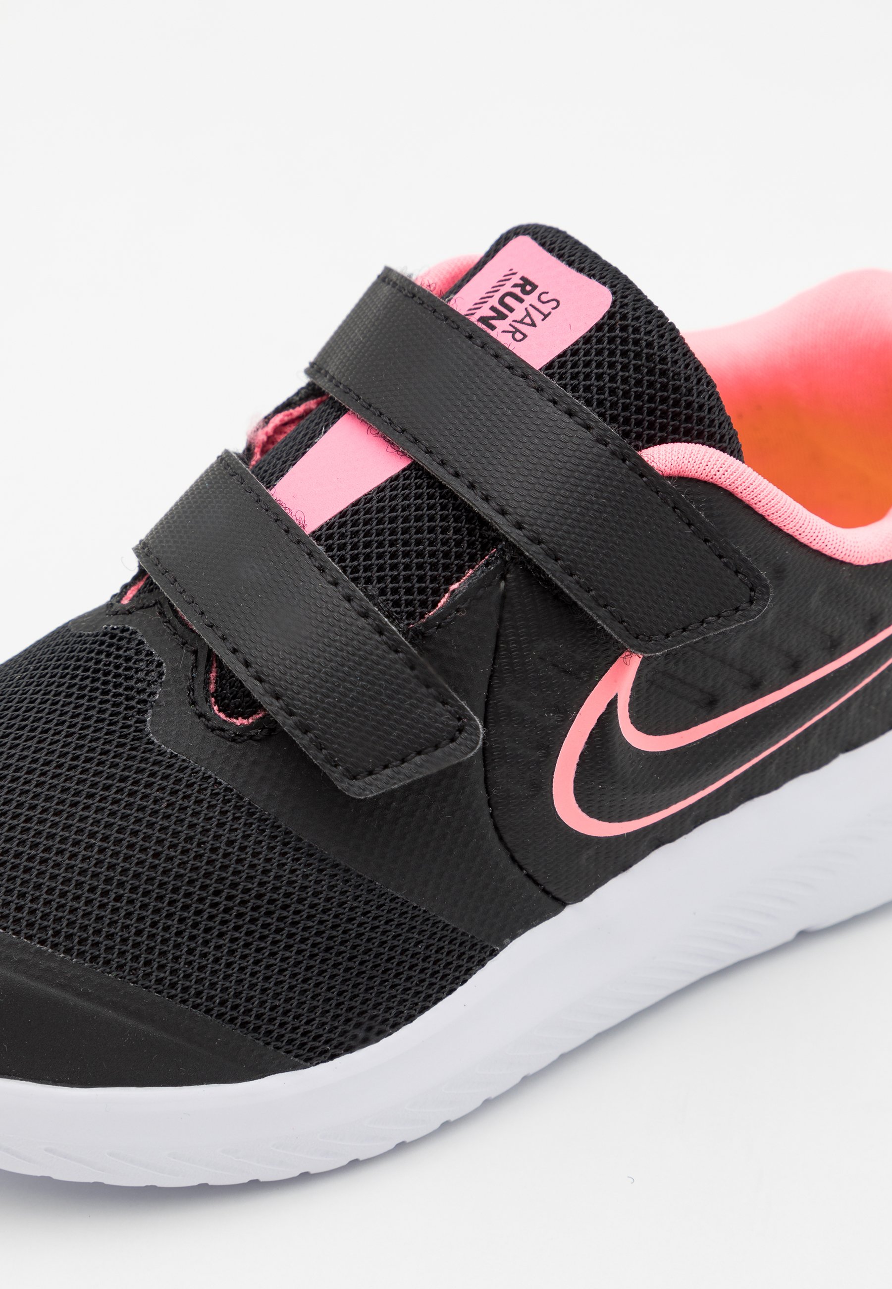 Nike Performance STAR RUNNER 2 UNISEX - Hardloopschoenen neutraal -  black/sunset pulse/white/Zwart - Zalando.nl