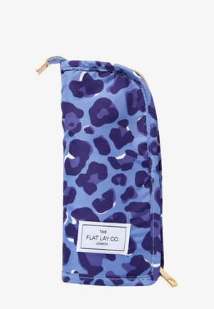 THE FLAT LAY CO. STANDING BRUSH CASE - Wash bag - blue leopard