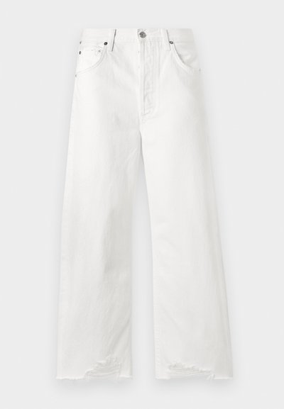 Beli široki jeans iz denima, z visokim pasom, sprednjimi žepi in raztrgano robno obrobo.