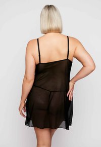 Camicia da notte nera trasparente con spalline regolabili, tessuto semitrasparente, taglio svasato e orlo dritto, che presenta un design semplice e minimalista.