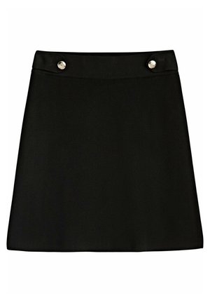 Jupe noire en ligne A avec une large ceinture, ornée de deux boutons argentés à l'avant près de la taille.