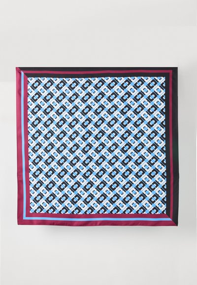 Foulard en soie présentant un motif répétitif bleu et noir sur fond blanc, encadré de rayures bordeaux et bleues le long des bords.
