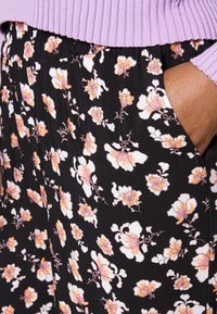 Anna Field Curvy Tygbyxor - black