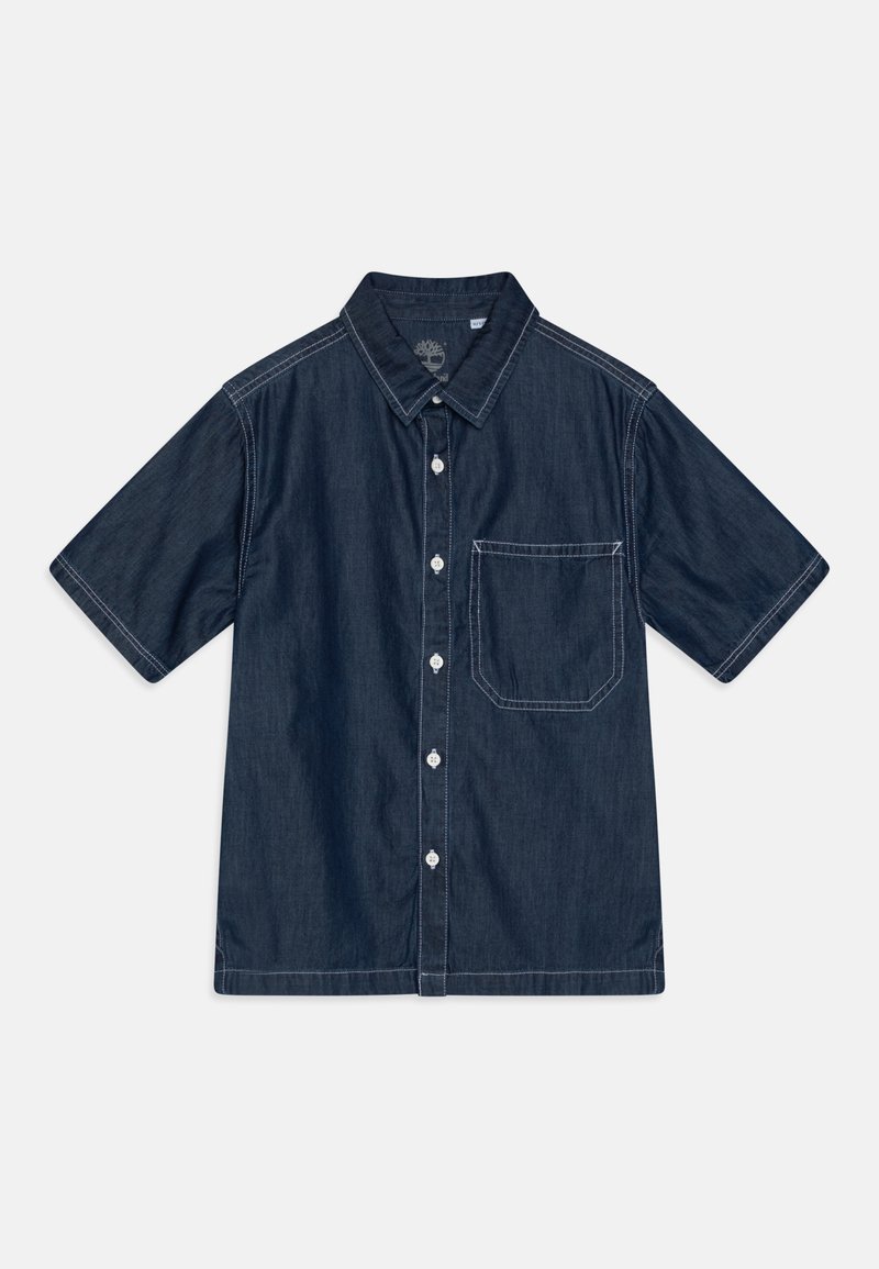 Tums stila džinsa krekls tumši zils ar baltajiem šuvumiem, pogu aizdare priekšā, apkakle un viena krūšu kabata. Gluda tekstūra.