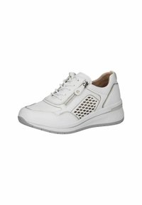 Sneaker bianco in pelle con pannelli laterali in rete, chiusura con lacci, dettaglio con zip e suola testurizzata. Caratterizzato da rifiniture argentate e soletta imbottita.