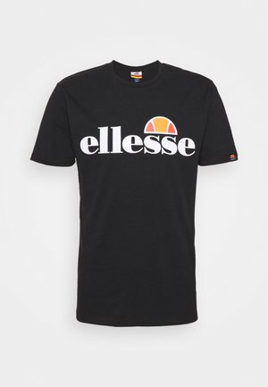 Schwarzes T-Shirt mit kurzen Ärmeln, weißem "ellesse" Logo und orangefarbenem Halbkreis-Design über der Brust sowie kleinem Logo am Ärmel.