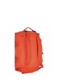 Borsa a tracolla arancione realizzata in materiale resistente, dotata di spallacci doppi, manici laterali e dettagli con logo sul davanti.