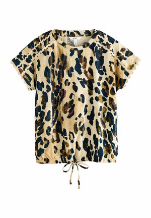 Beige kortærmet bluse med sort og brun leopardprint, bølgede ærmekanter og snøre i kanten.