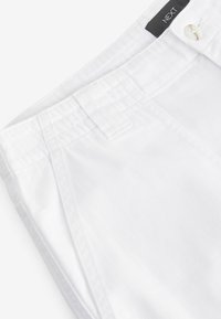 Next REGULAR FIT - Farkkushortsit - white