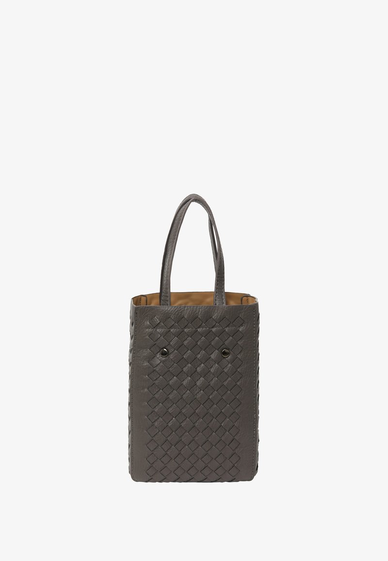 Borsa a spalla in pelle intrecciata grigia con due manici, forma rettangolare strutturata e due chiusure a scatto visibili all'interno. Texture liscia.