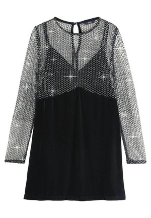 Sort fløjlsdress med lange transparente ærmer, glitrende sølv pailletnetoverflade på øvre bryst og arme, nøglehulslukning på ryggen.