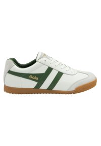 Sneaker bianca con strisce in pelle verde e logo dorato. Suola in gomma beige testurizzata e accento in suede grigio sul tallone. Design con lacci.