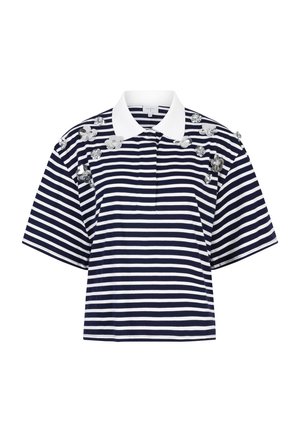 Polo à manches courtes rayé en bleu marine et blanc, avec un col blanc et des embellissements floraux métalliques sur les épaules.