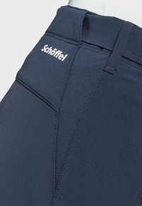 Nachtblaues Wanderhose mit glatter Textur, ausgestattet mit einem Schöffel-Logo, einem strukturierten Bund und verstärkten Nähten.