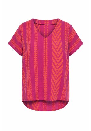 T-shirt violet et orange à manches courtes, col en V, motifs géométriques à rayures verticales, ourlet arrondi plus long à l'arrière.