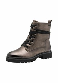 Bottes chelsea grises métalliques avec des lacets noirs, bout rond, semelle robuste, tige en cuir texturé et une languette pour un enfilage facile.