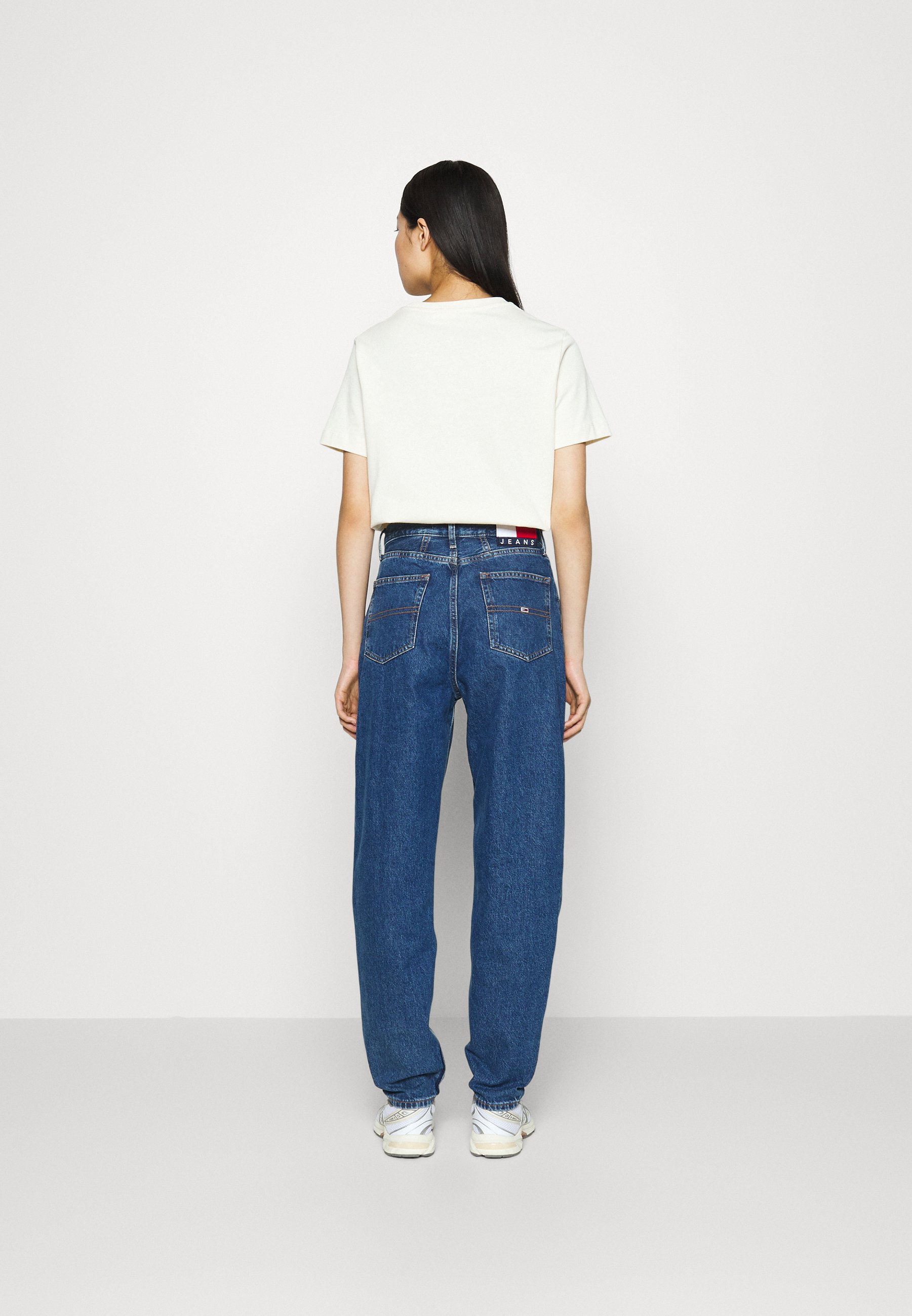 Tommy Jeans MOM - Jeansy Relaxed Fit/niebieski denim