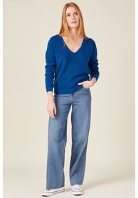 BONOBO Jeans MIT LANGEN ÄRMELN - Strickpullover - bleu electrique