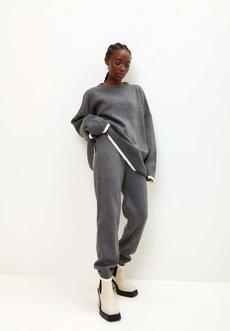 Cesare Gaspari OVERSIZED JOGGER SET  - Spodnie treningowe