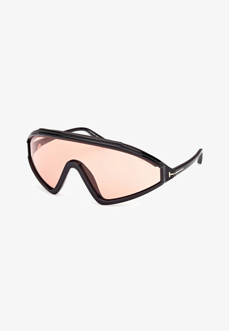 Mustat ylisuurommat aurinkolasit, joissa on geometrinen kehys ja vaaleanpunaiset linssit. Kehyksessä on teksturoitu muotoilu ja erottuva T-muotoinen yksityiskohta.