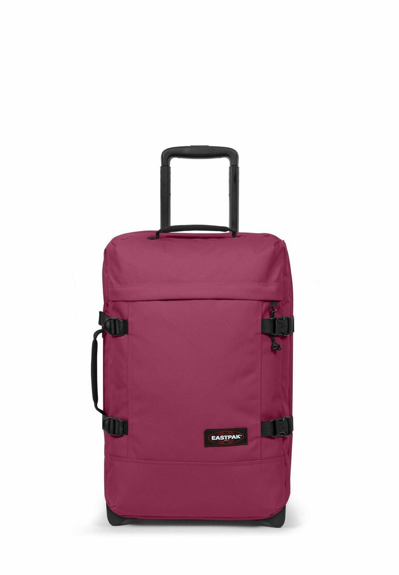 Mörkröd resväska med ett utdragbart handtag, kompressionsremmar och en slitstark tygytan. Har Eastpak-logotyp.