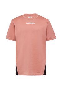 Lichtroze sportt-shirt met korte mouwen, met een wit "HUMMEL" logo op de voorkant en zwarte zijaccenten. Voordat textuur, ademende stof.