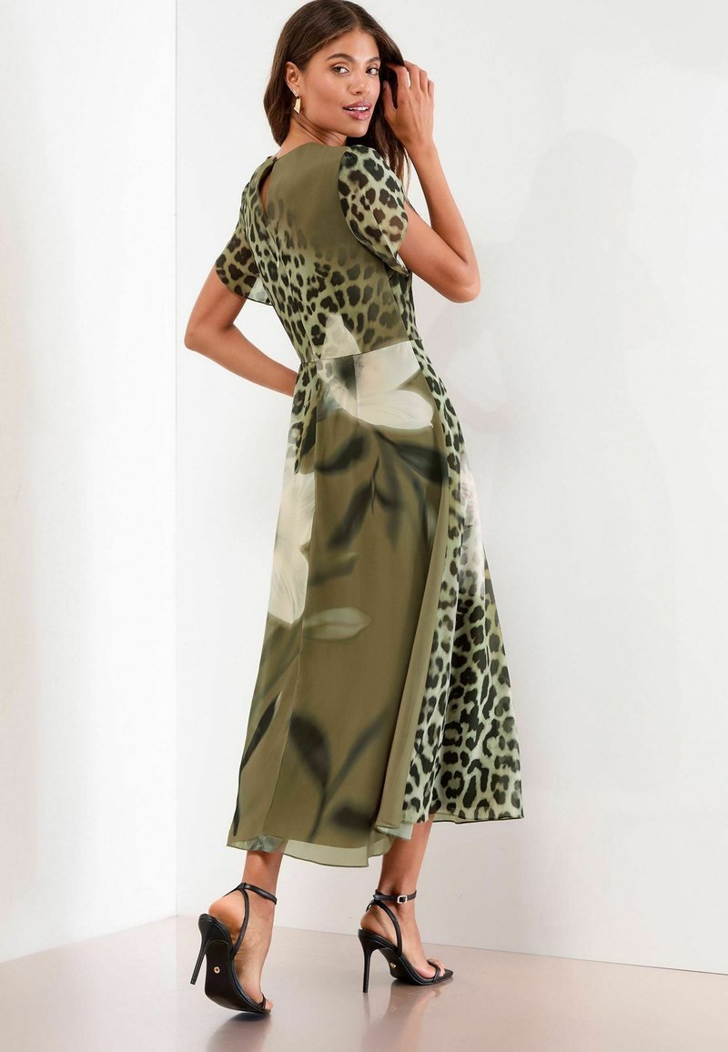Lipsy FLARE FLORAL SHORT SLEEVE PRINTED CHIFFON MIDI - Day dress - green  animal/green - Zalando