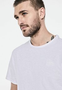 Street One MEN FLAMMGARN - Jednoduché tričko - weiß