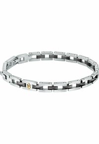 Bracciale in metallo argento, caratterizzato da anelli rettangolari interconnessi, alternando accenti neri e un piccolo emblema dorato.