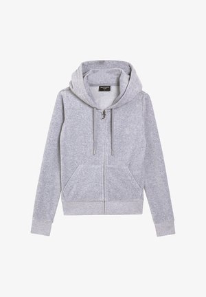 Grijze zip-up hoodie met een trekkoordkap, kangoeroe zakken, ribbelmanchetten en een subtiele logo detail op de linkerkant van de borst. Zachte stoftextuur.