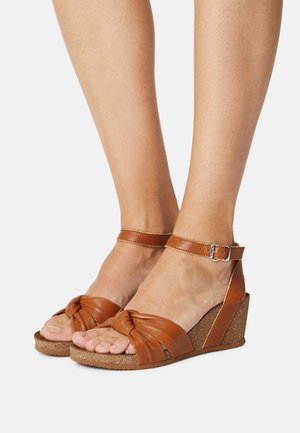 Bullboxer Keilsandalette - tann